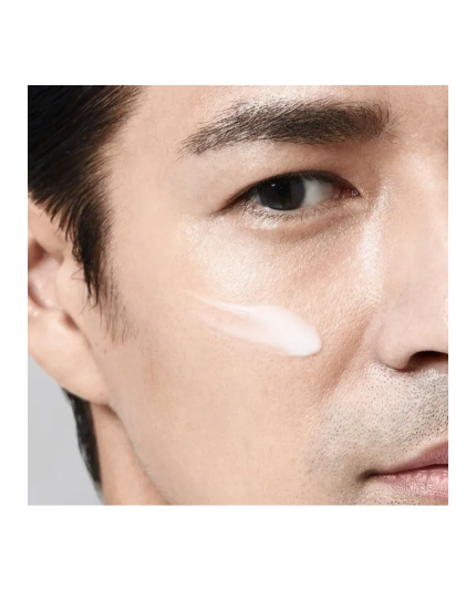 3 - Men Energizing Moisturizer Extra Light Fluid 100ml