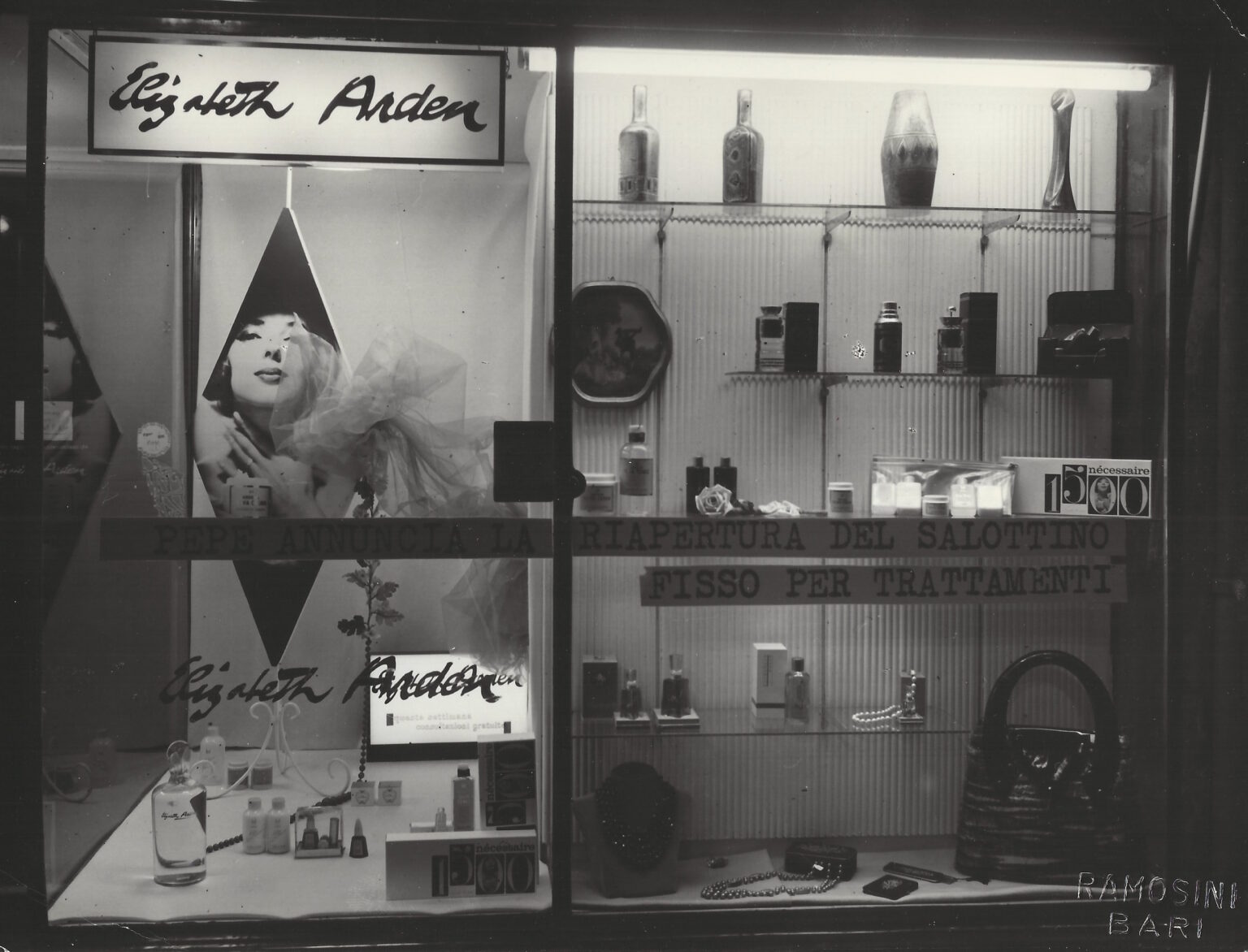 vetrina Elizabeth Arden